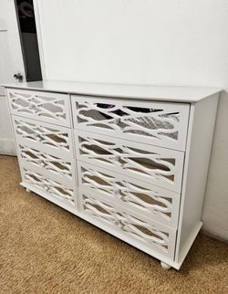 8 Drawer Mirror Dresser