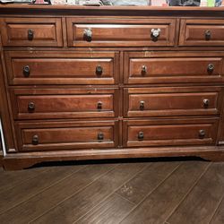 Dresser And 2 Nightstands