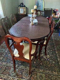 Dining room table& chairs