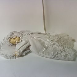 Vintage! Sleeping Porcelain Doll, Wind up, plays Memory 