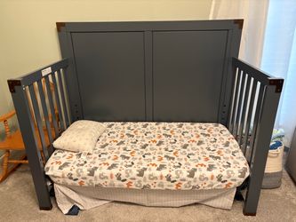 Crib (mattress/bedding not included)
