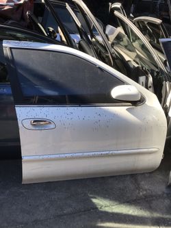 2000 Nissan Maxima right front door assembly