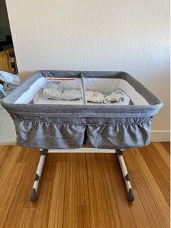 Twin Bassinet w/ 6 sheets