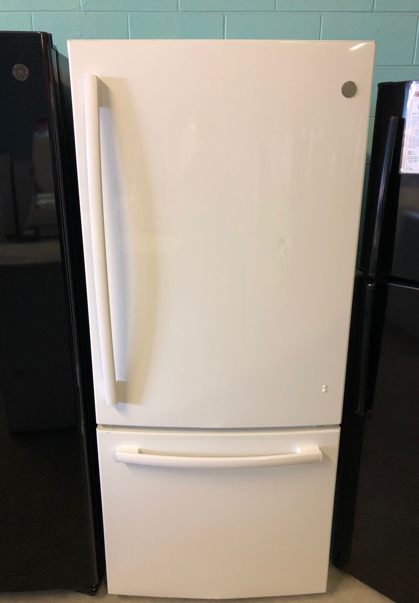 Brand New Scratch N Dent Bottom Freezer Refrigerator