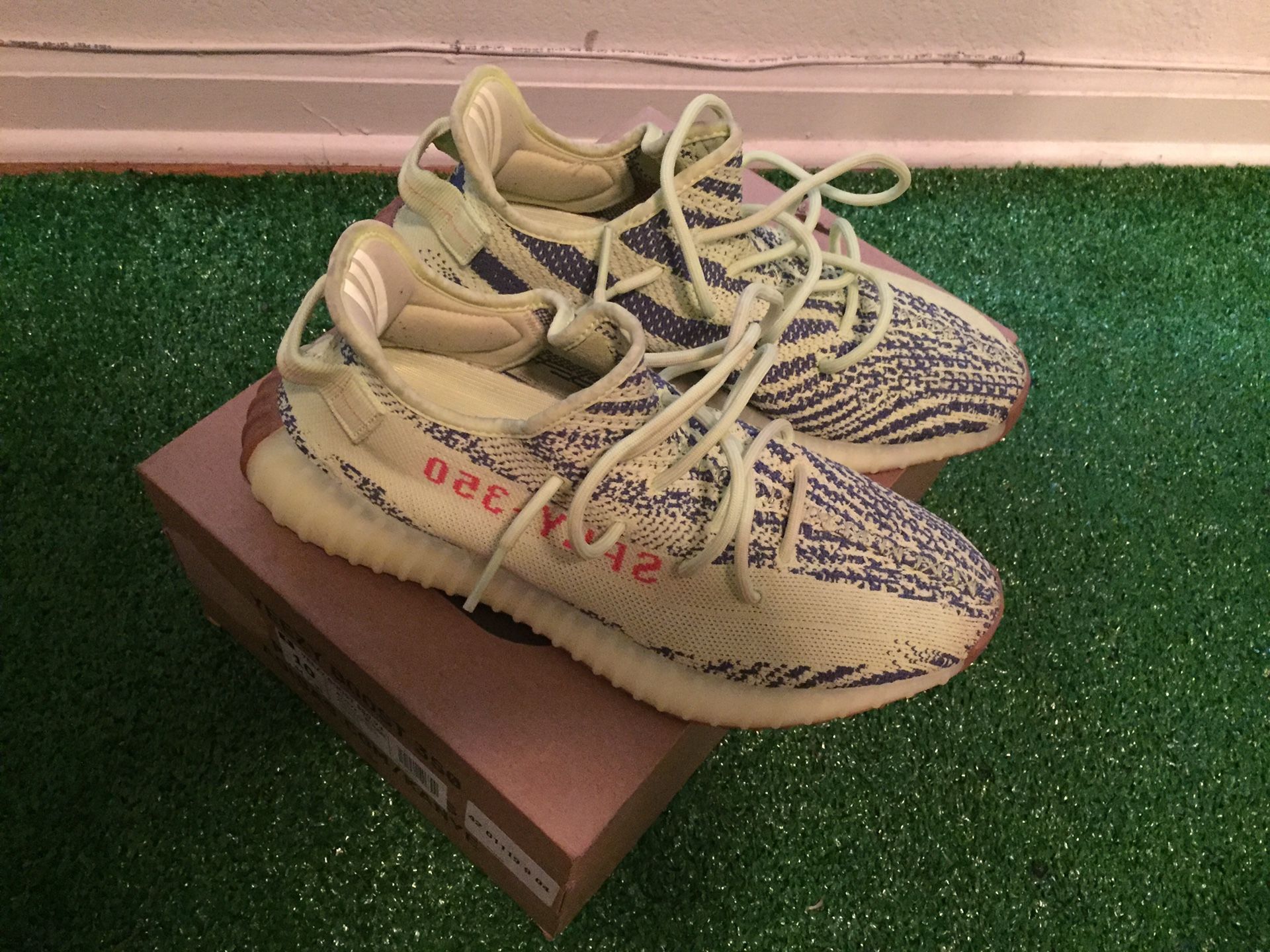 Yeezy boost 350 frozen yellow (Size10)