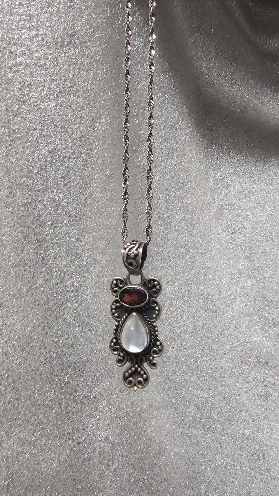 925 Garnet & Moonstone Pendant