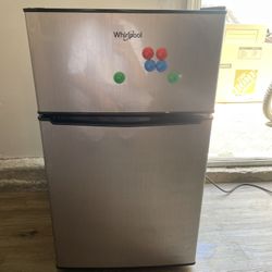 Whirlpool Mini Fridge 