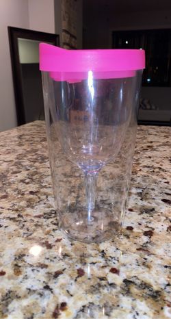 Plastic to go wine cup