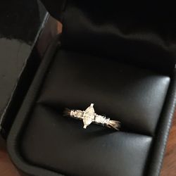 1/3 Solid CENTER Diamond. Marquise Cut. Almost  1/2 Carat Total Diamond Weight. 40 Points Total. Beautiful Grooved Band, 14Karat Yellow Gold. Ring Siz