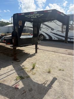 2022 33ft gooseneck trailer fairly new no issues
