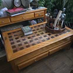 4 PC. Living Rm Table Set.