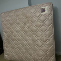 Brand Sealy king size mattress in good condition