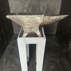 ANVIL 110 LBS  WITH HEAVY SOLID STAND