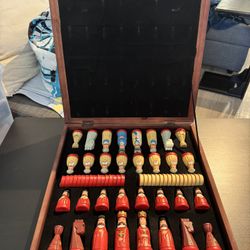Hand-Carved Wooden Chess Set w/ Storage Case Thomas Pacconi