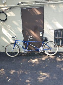 LIKE NEW KHS TANDEMANIA COMP TANDEM BIKE -

