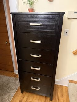 Dresser 