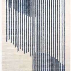 8’ X 10’ Rug NEEDS TO GO