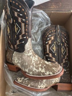 Cow boots size 4