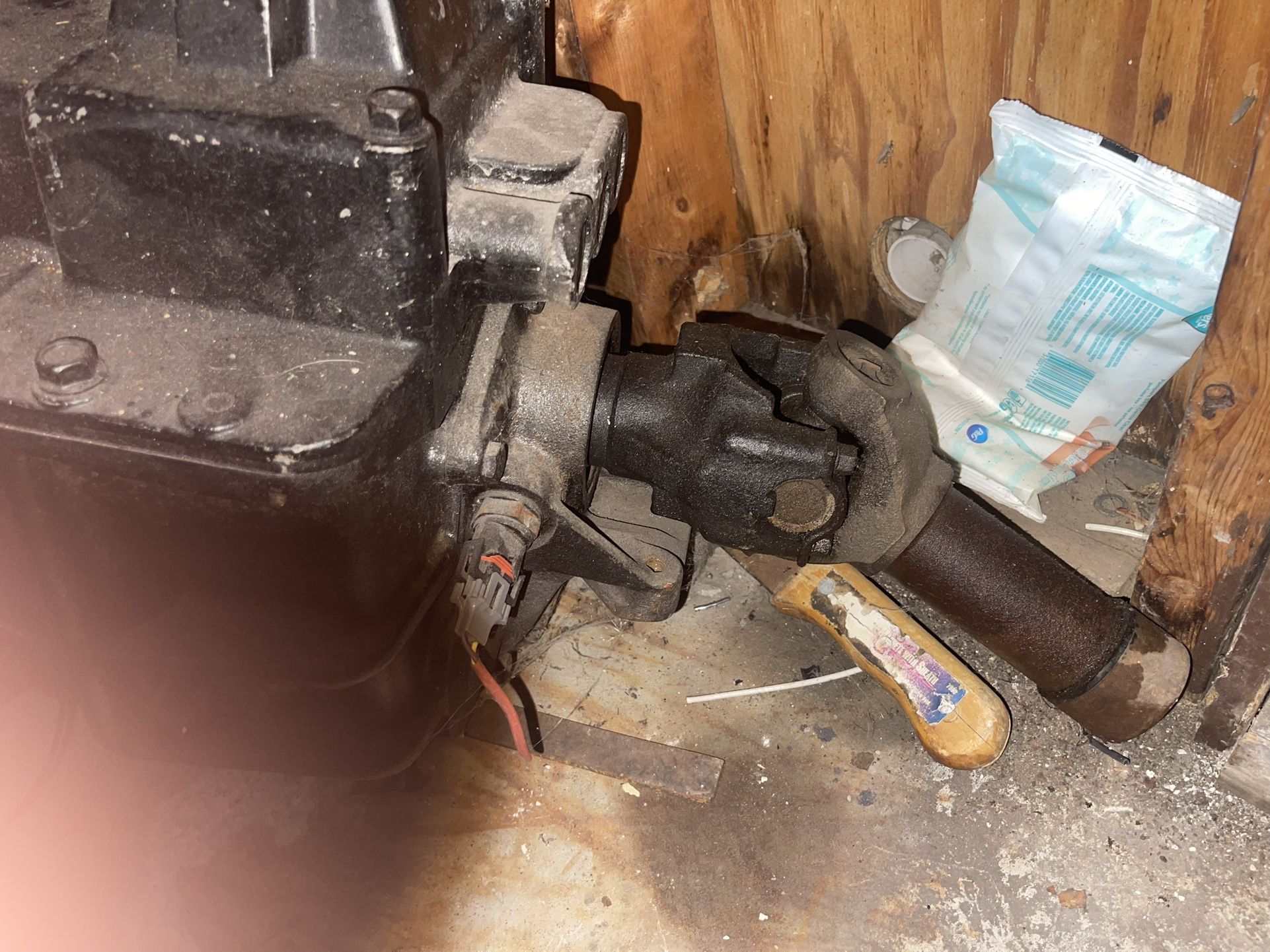 465 munsie 4 speed transmission. fits 350 small and big block chevy