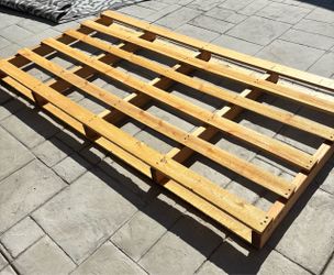 free 42x84 wood pallet
