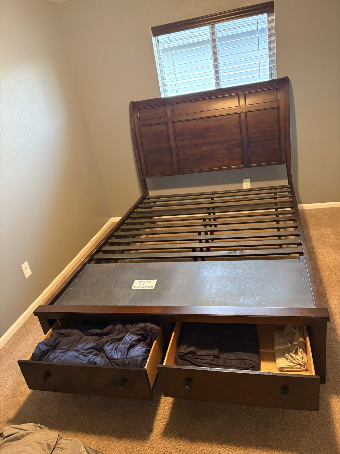 Queen, Sleigh Bed With Storage, Solid Wood. 