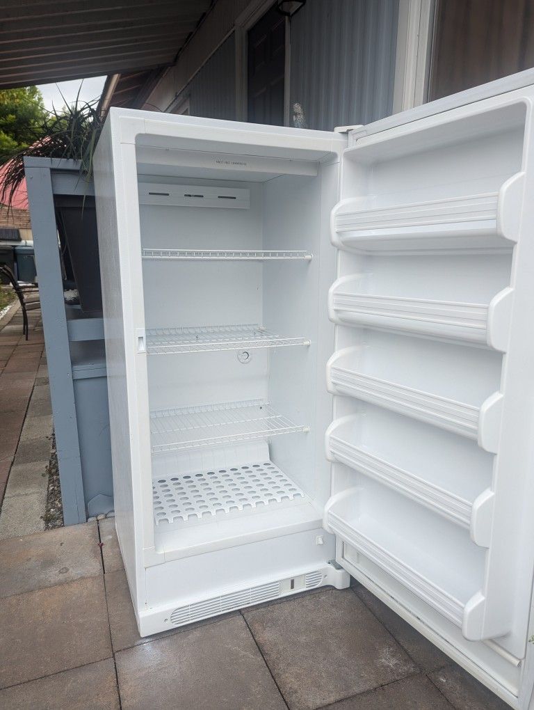 Upright Freezer Frigidaire Commercial Frost Free 14 Cubic Feet