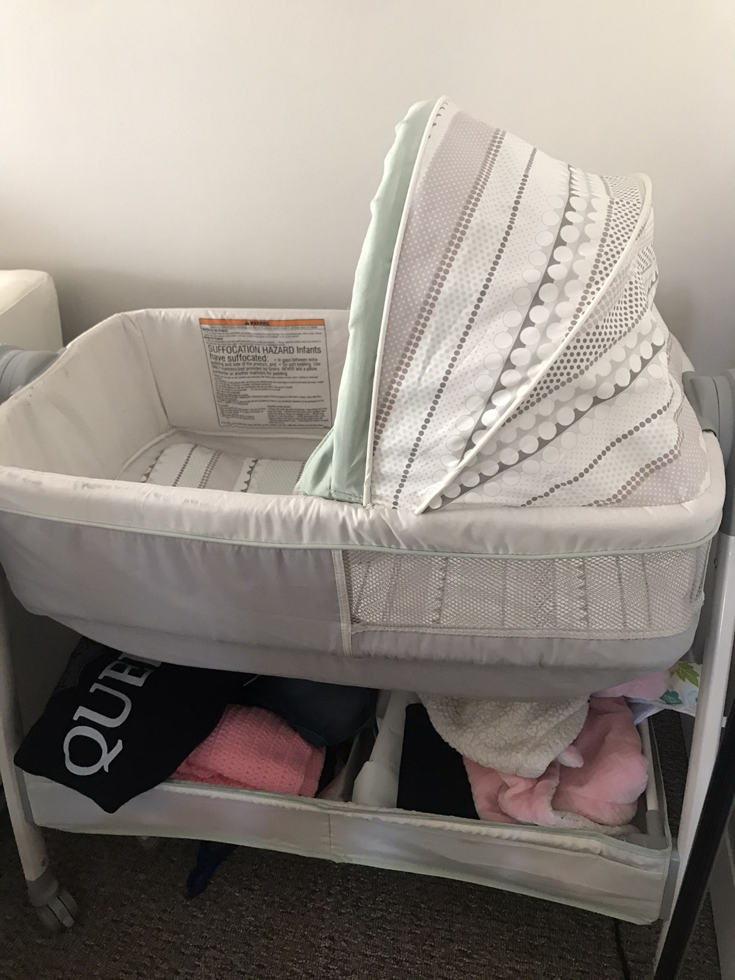 GRACO bassinet/changing table