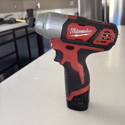 Milwaukee 1/4” hex impact driver and battery