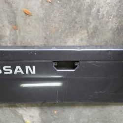 Nissan Tailgate