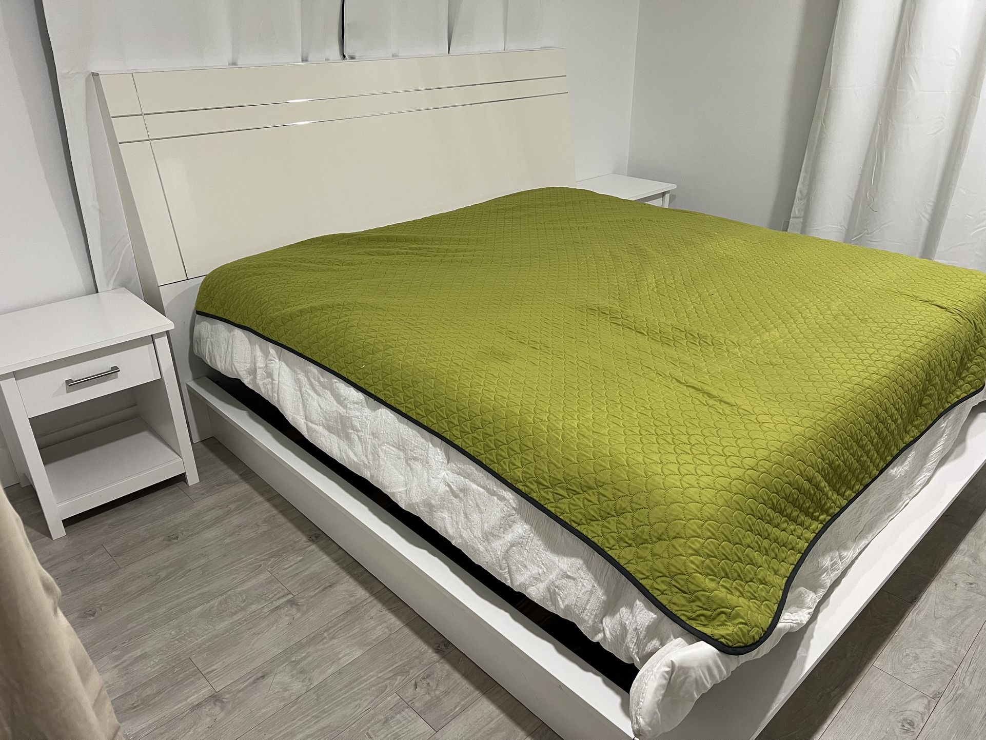 Bedroom Furniture Set.