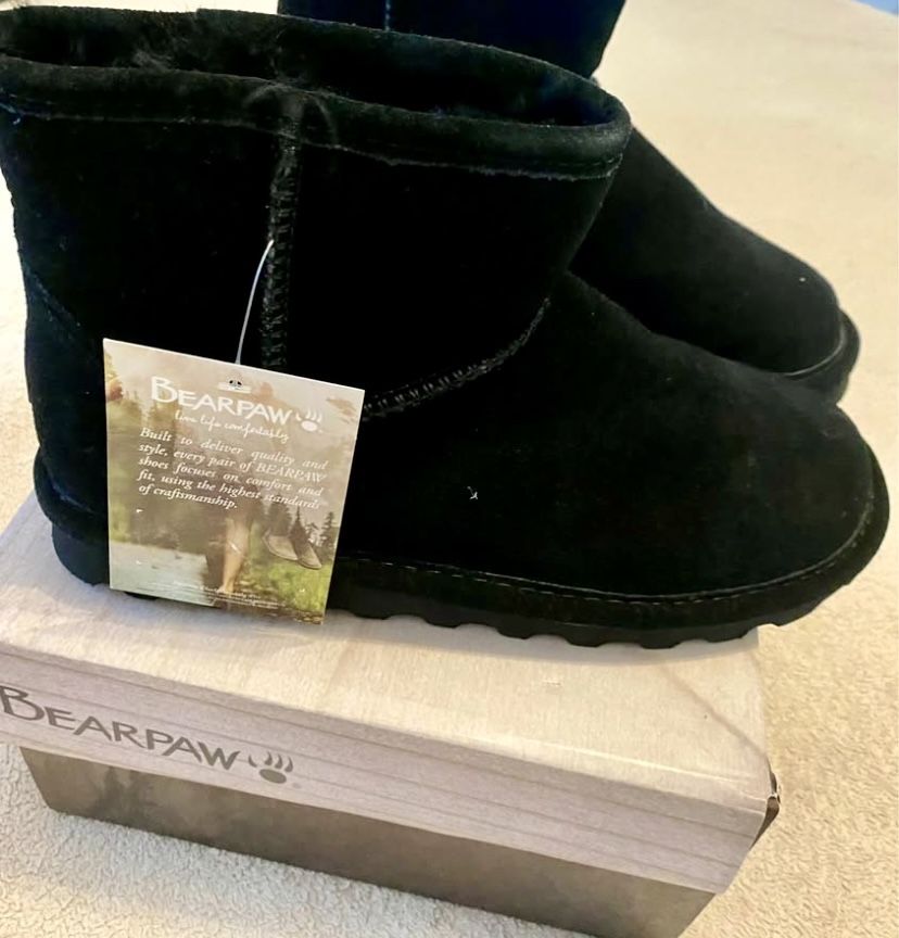 BEARPAW Women's Alyssa 5 inch Boots- black, size 9, new with tags