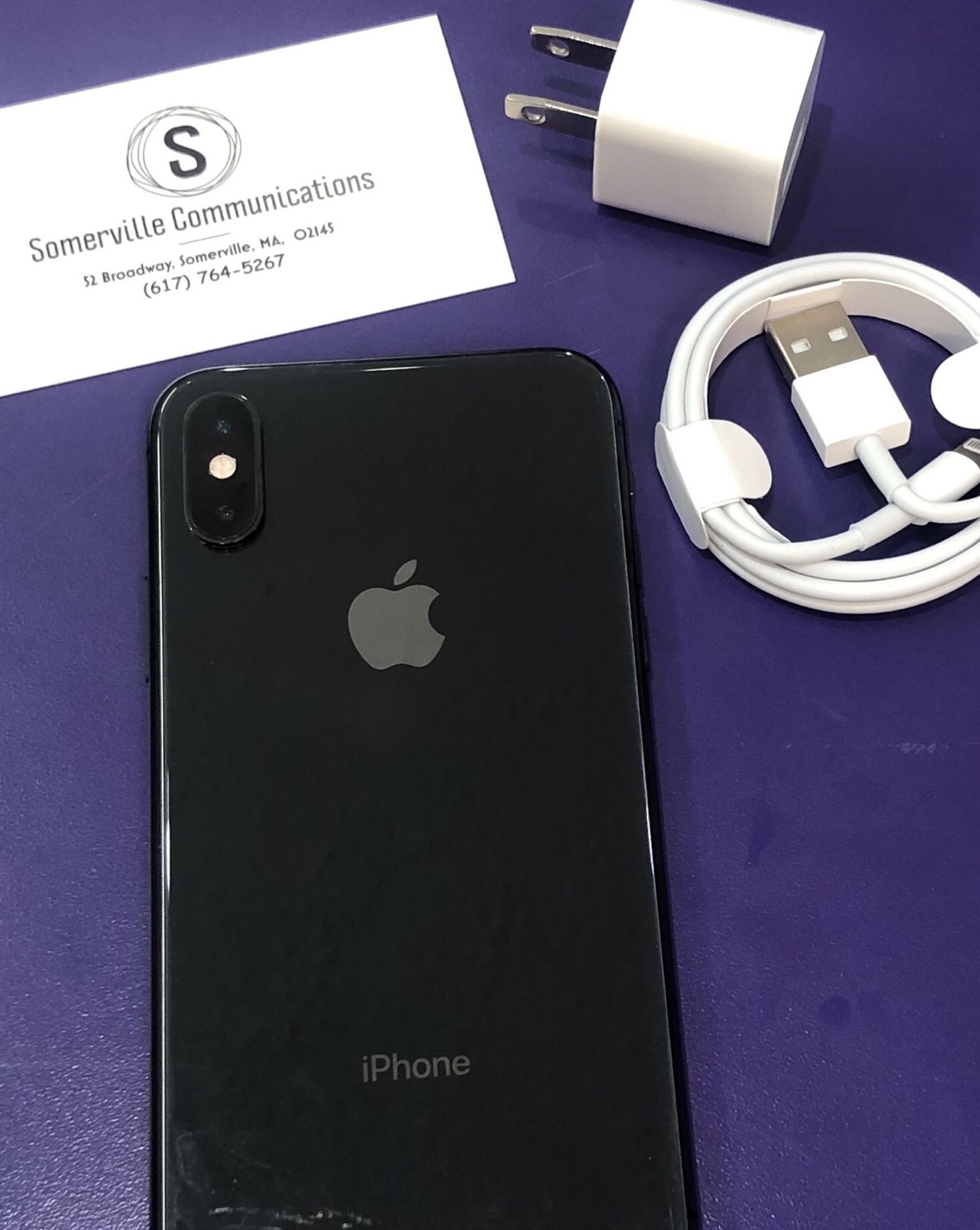 Factory unlocked iPhone x 64 gb, excellent conditions store warranty