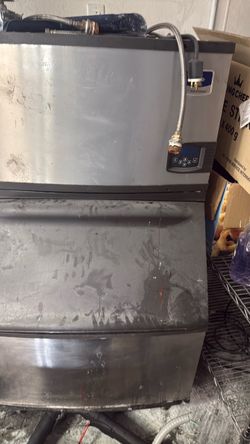 Commercial ice maker works