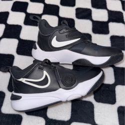 Kids velcro Nike’s