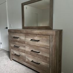 6 Drawers Dresser With mirror - Ashley Brand 