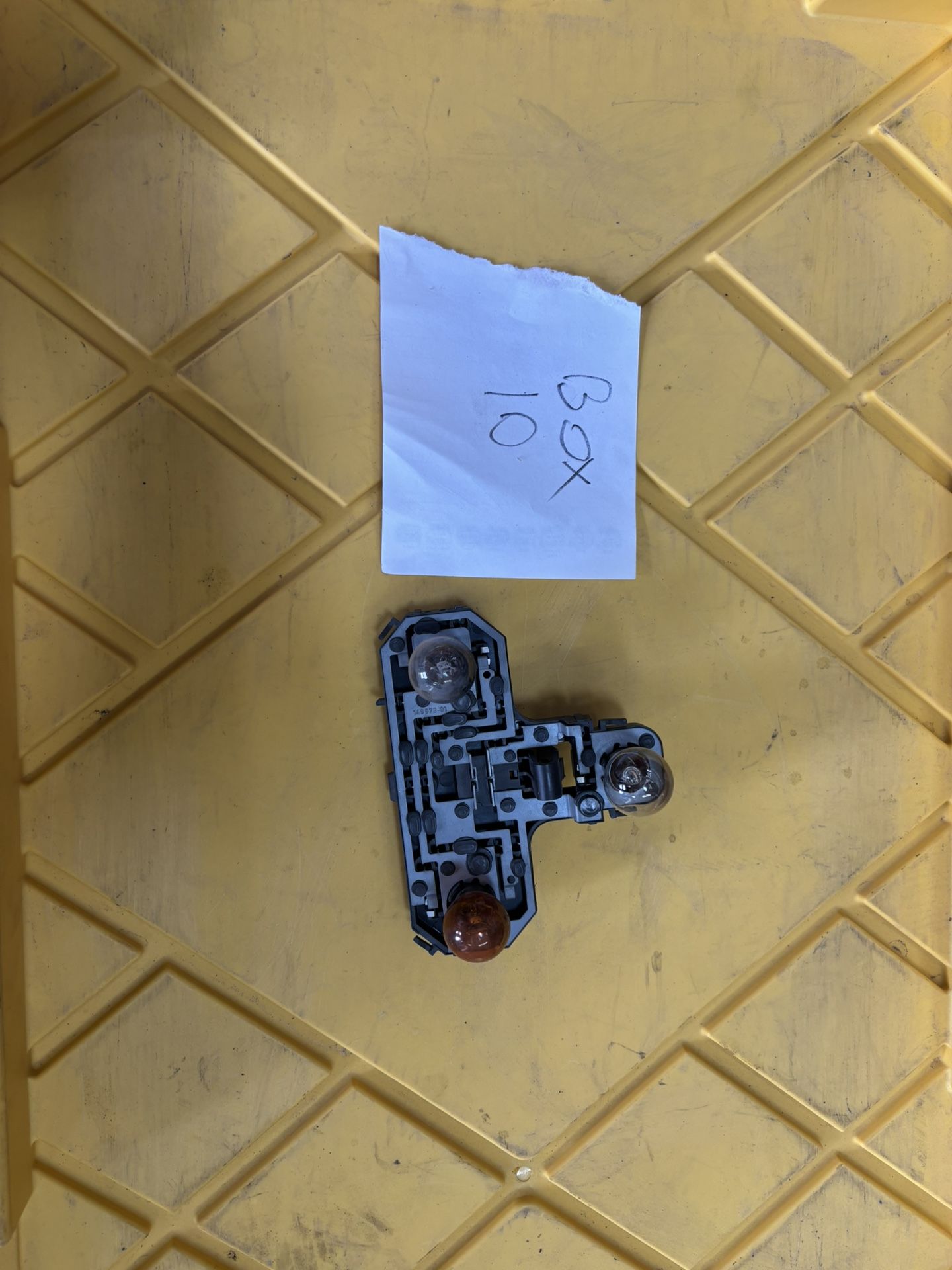 2001 Volkswagen Touareg Right Rear Tail Light Bulb Holder
