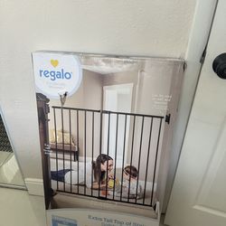 La barrera de seguridad "Regalo Extra Tall Top of Stair Safety Gate