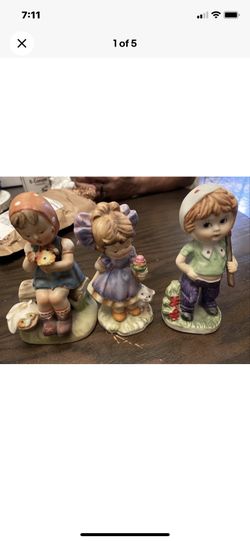 figurines vintage 2 girls and 1 boy Lot Of 3