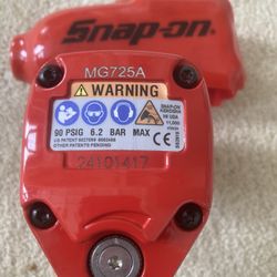 Snap On Tools 1/2 Impact MG725A Like New Comes With Boot 