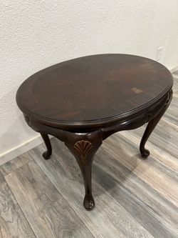 mahogany oval coffee table / side table