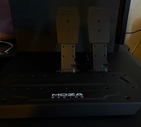 MOZA R3 RACING WHEEL AND PEDALS