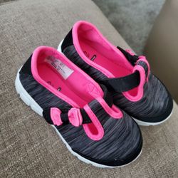 Girls New Dhoes, Size 8