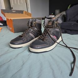 Levi Shoes Size 8.5 