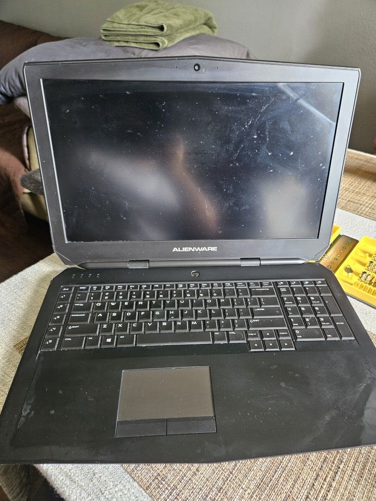 Alienware 17R2 Gaming Laptop Part Out