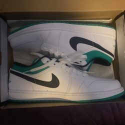 Jordan 1 Low Lucky Green
