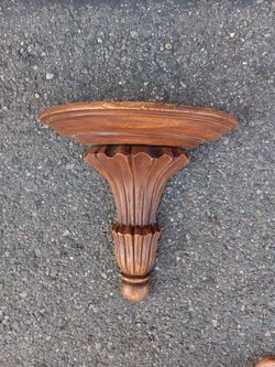 Vin̈tage Wood Calumnar Shelf