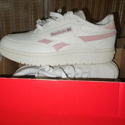Reebok Club C  Womens Size 9.5