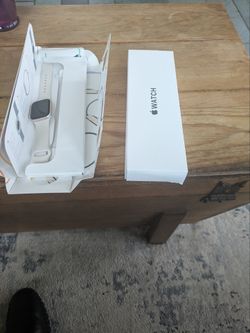Apple Watch-SE3 White Brand New