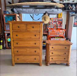 Gorgeous 6 Drawer And 3 Drawer Wood Dresser Set ( Can Be Sold Separate )