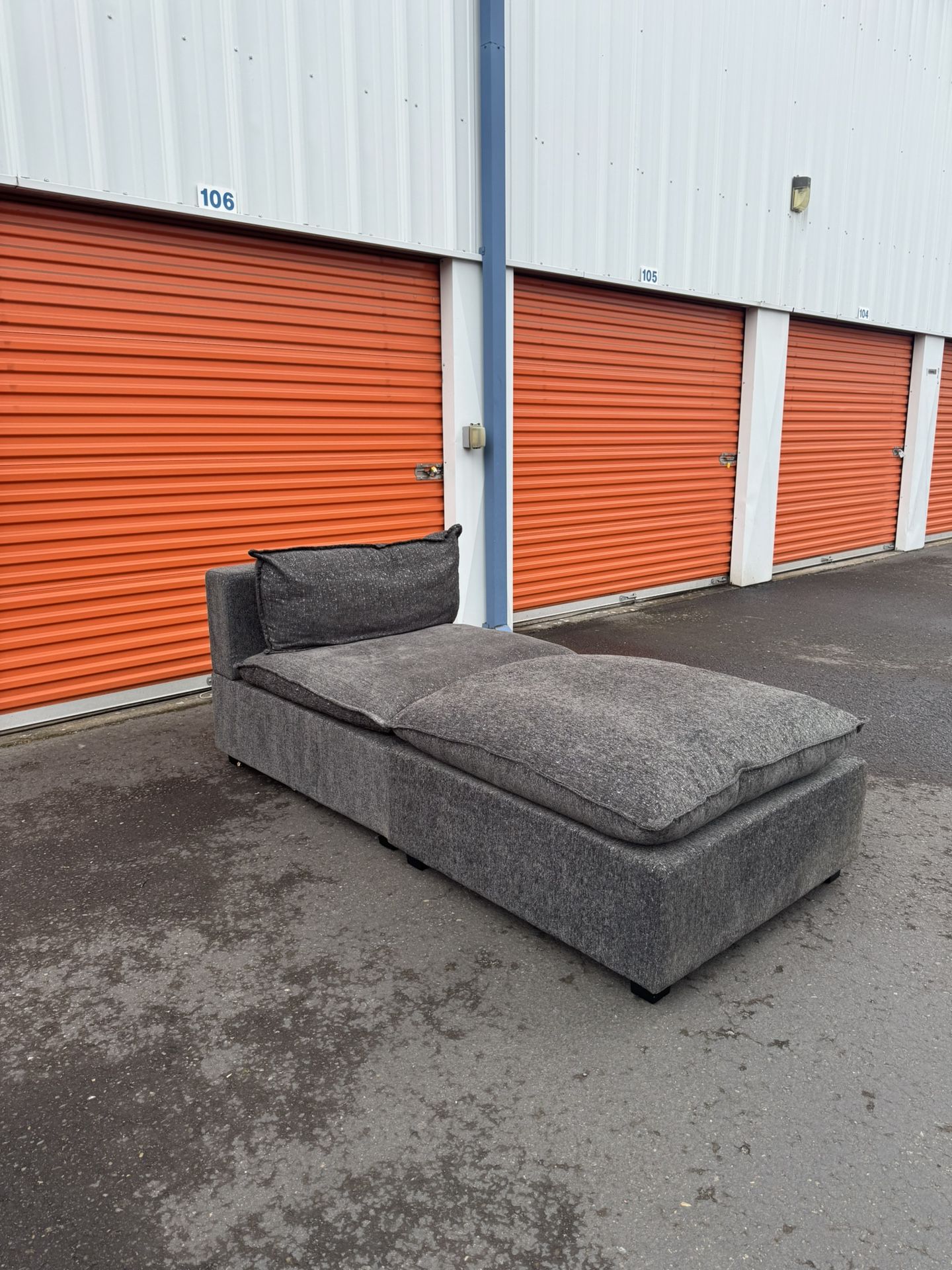 Kova pit style chair And Ottoman
